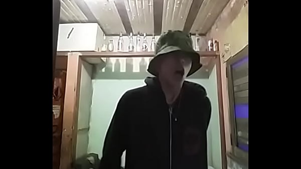 Chino Mengerang Seperti Pelacur