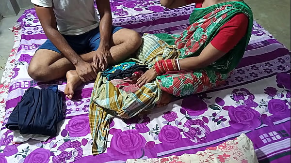 गरीब कपड़ा बेचने वाली लड़की को पैसों के लालच में फंसाकर जबरदस्त चुदाई की