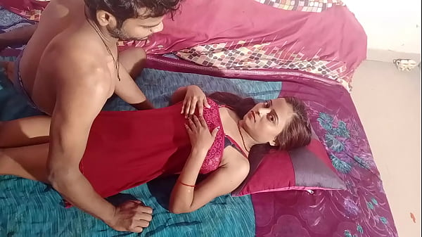 Istri Rumah Tangga India Terpanas Dengan Payudara Besar Beraksi Mesra Dengan Suami – Adepan Penuh Dengan Audio Desi Hindi