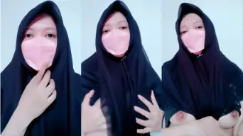 Cecil Berhijab Telanjang Dada, Meremas Payudara Ranumnya
