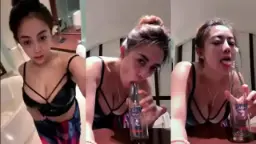 Pov Miss Jennifer Menggoda Kalian Dengan Mangganya Yang Menggairahkan