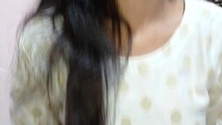 Seorang Pria Punjabi Memenuhi Vagina Ibu Tirinya Dengan Sperma