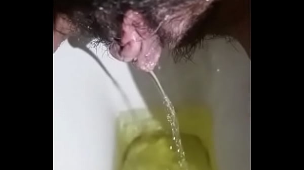 Pipi Desi India Bikin Basah, Nikmatin Tiap Tetesnya