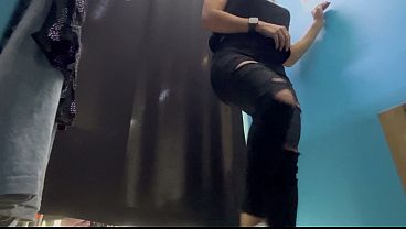 Ruang Ganti, Cewek Rusia Montok Dengan Payudara Besar Dan Puting Menonjol, Ganti Baju Sambil Menggoda.