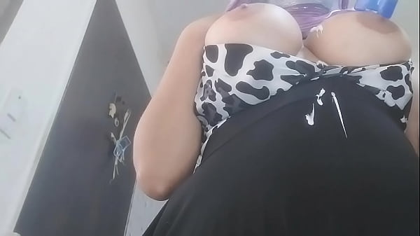 Arab Muslimah Berjilbab Tampilkan Bokong Dan Muncrat Di Webcam Demi Uang, Melanggar Ajaran Agama