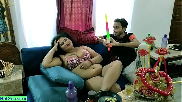 Gadis India Perawan Rayakan Ulang Tahun Dengan Goyangan Dewasa!