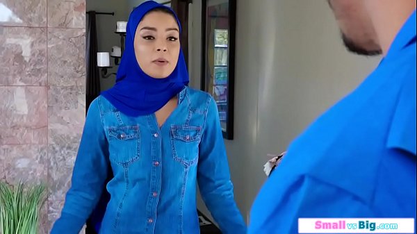Gadis Arab Montok Digebuk Dua Cowok Gede