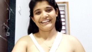 Payudara Montok – Cewek Desi Kamal Pamerin Susu Seksi