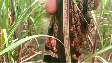 Ibu Tiri Dan Anak Tiri Ngentot Di Luar Rumah Desa.