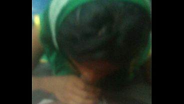 Desi Auntie Pengemis, Naik Kereta Lokal, Mainin Kontol Sambil Ngacengin Penumpang