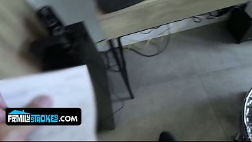 Gadis Kecil Latin Menggoda Ayah Tirinya Dengan Tubuh Mulusnya Yang Bikin Ngiler