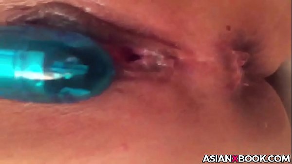 Cewek Asia Manja Mainin Lubangnya Pake Mainan