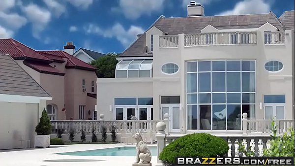 Brazzers – Pantat Gede Suka Yang Besar – Dua Masuk Semak…dan Ngewe Di Pantat, Bintangnya Angelina Valentin