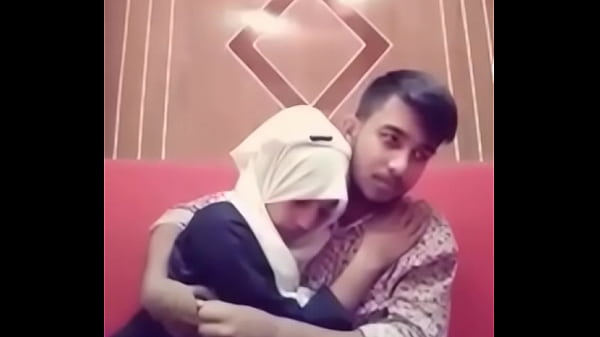 Desi Cewek Dan Cowok Lagi Ciuman Panas Di Hotel, Bibir Saling Nempel Basah.