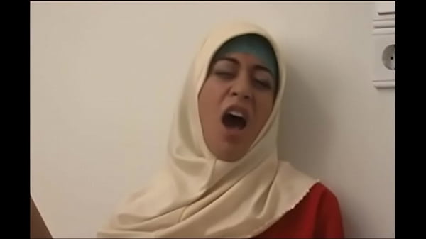 Nih Bos, Kontol Lo Pada Tegang Liat Cewek Arab Berhijab, Siap-siap Aja Colinya