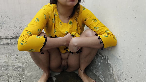Ngentot Di Luar Sambil Pipis, Gaji Gede Dikasih, Badan Jadi Taruhan, Video Xxx Hindi Kotor Hd