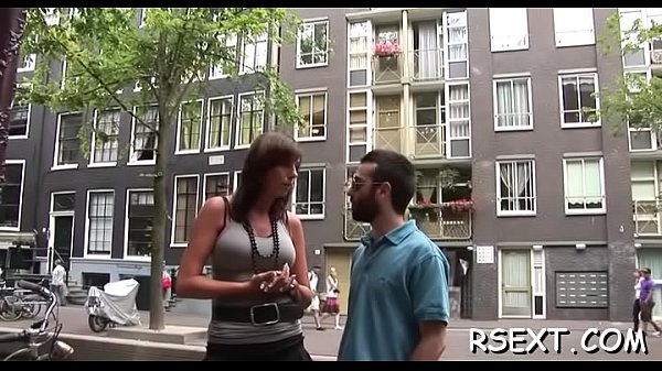 Cewek Seksi Bengkokin Badan, Ngangkang, Dan Ngegemesin Kontol Keras Banget