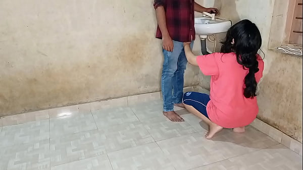Bhabhi Ne Jawaan Plumber Se Apni Chut Ki Pyaas Bujhayi, Garam Xxx Sex Hindi Aawaz Mein!