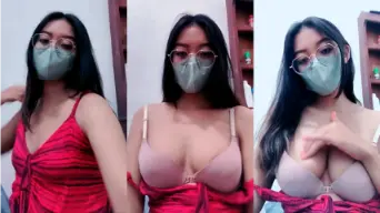 Yasmine Live Pamer Belahan Toket Sampai Ngeces