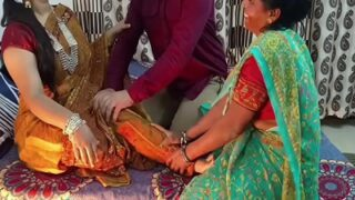 Ibu Dan Anaknya Digebrak Majikan Dalam Threesome Desi Yang Panas.
