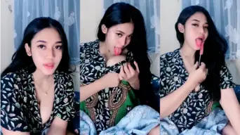 Kak Lovely Cantik, Bibir Merah Jilat Mangga Montok, Basah Kuyup Nikmatin