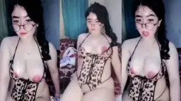 Ngentot Si Kucing, Putingnya Mancung Bikin Ngilu.