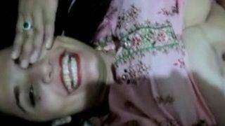Tonton Video Aunty Karachi Bugil Di Depan Kamera, Bikin Liur Ngacir!