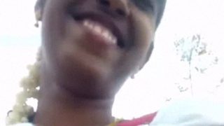 Video Cewek Adivasi India Pamer Tetek Di Luar Ruangan
