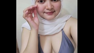 Hari-hari Pertama Goyang Twerk Pake Hijab, Bikin Makin Greget.