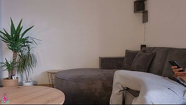Ibu Tiri Lihat Kontol Keras Anak Tiri Pas Lagi Bersihin, Langsung Bantu Keluarin Di Pantat Gede Bulatnya.