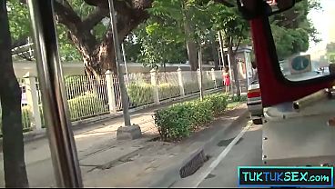 Tuk Tuk Jemput Tante Lokal, Langsung Naik Kontol Besar.