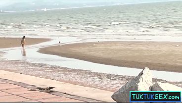 Gadis Thailand Digebuk Di Pantai, Digaruk Kontol Bule Gede