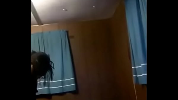 Goyangin Pantat Gede Montok Siap Digercek Sama Kontol Besar Dari Iklan