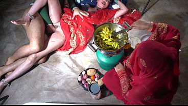 Ibu Tiri India Desi Lagi Ml Di Dapur, Omongan Kotor Bahasa Hindi Bikin Makin Panas.
