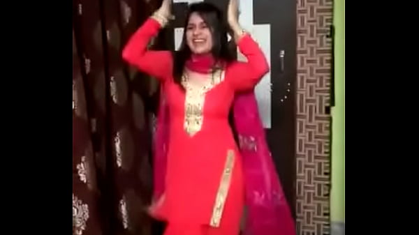 Desi Cewek Lagi Latihan Mujra, Goyangannya Bikin Makin Panas.