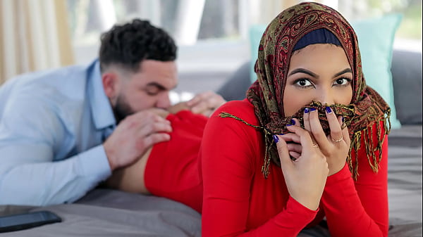 Kakak Tiri Mau Ngajarin Adik Hijabnya Hal-hal Seru Sebelum Nikah – Hijab Panas Menggoda
