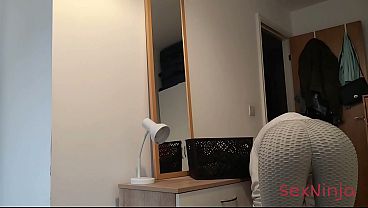 Sengaja Pamer Kontol Tegang Ke Ibu Tiri Biar Doi Ngiler.