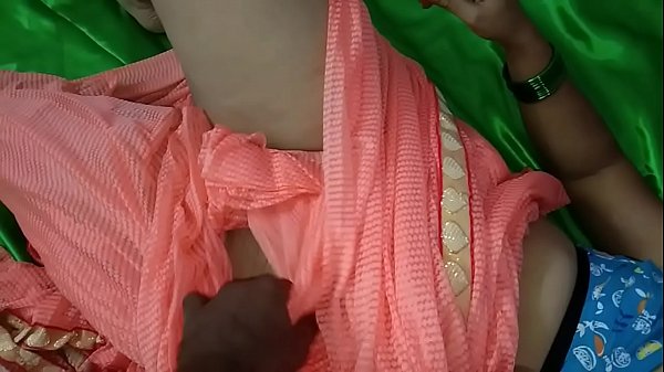 Desi Savita Lagi Kutiya Ki Tarah Chud Rahi Hai, Muh Khula, Chut Faad Ke Pel Diya.