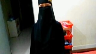 Cewek Hijab Nakal Digebukin Sama Selingkuhannya Di Kamar Gelap Pakistan