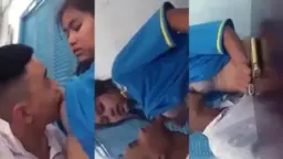 Pelajar Smp Ngenyot Nenen Sambil Belajar Di Kelas