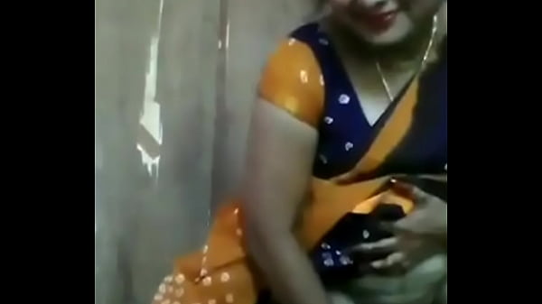 Desi Bhabhi Lagi Mandi, Basah Kuyup, Bikin Ngaceng.