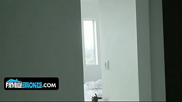 Blonde Montok Daisy Stone Dijilat Dan Dikencingi Sperma Abang Tiri Yang Horny