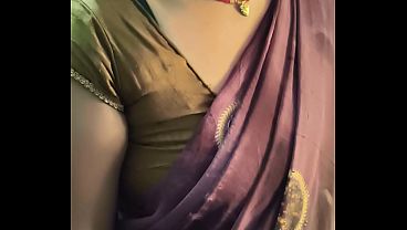 Gue Suka Banget Sama Ibu-ibu India Yang Seksi Dan Bikin Ngilu.
