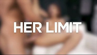 Cewek Asia Langsing, Pake Lingerie Pink, Diguyur Minyak, Kontolnya Nembus Pantat Keras-keras.